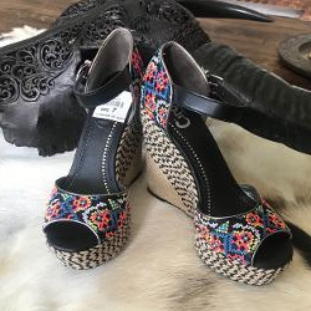 CIRCUS by Sam Edelman Cross Stitch Wedge Heels